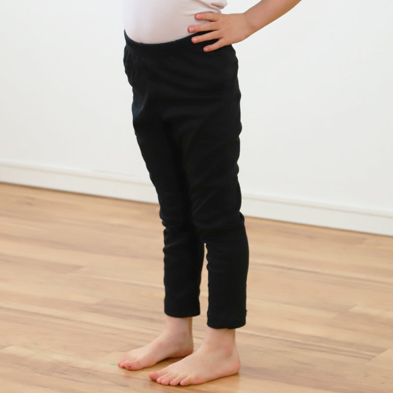 レギンス キッズ 女の子 9分丈 100cm~130cm (スパッツ 子供 黒 無地 幼稚園 小学生 男の子 インナー) (在庫限り)