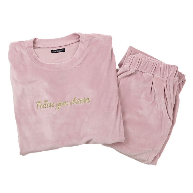 パジャマ レディース 上下セット ベロア 秋 冬 かわいい 丸首 長袖 M-L あったか 暖かい やわらかい シンプル ストレッチ 薄手 上下 シャギー ルームウエア 無地 婦人 刺繍 ロゴ 防寒 寒さ対策 冷え対策 (在庫限り)