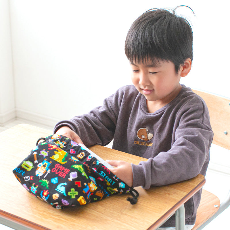 ランチ巾着 お弁当袋 給食袋 巾着 子供 18.5cm×29cm 巾着袋 大きめサイズ 大きいサイズ 男の子 女の子 小学校 お弁当入れ マチ有 かわいい シンプル 無地 スクール 綿100 (在庫限り)