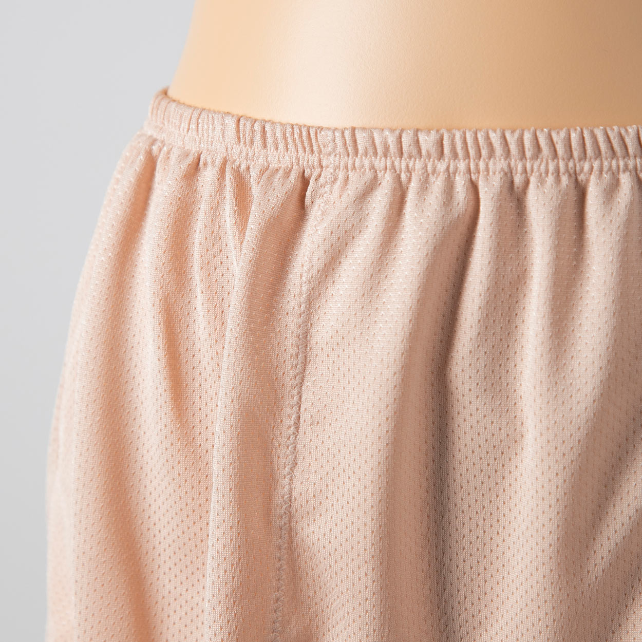 ペチパンツ サニタリー 防水布つき 透け防止 7分丈 防水 蒸れない メッシュ 通気性 スカートの下に重ねて安心 ブラック 黒 ベージュ サラサラ 透けない 生理 スカート ズボンの下 M L LL