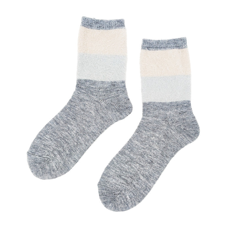 【 お得 】 靴下 レディース クルー丈ソックス ファー付き 23-25cm レディース 女性 婦人 ソックス くつ下 くつした (在庫限り)