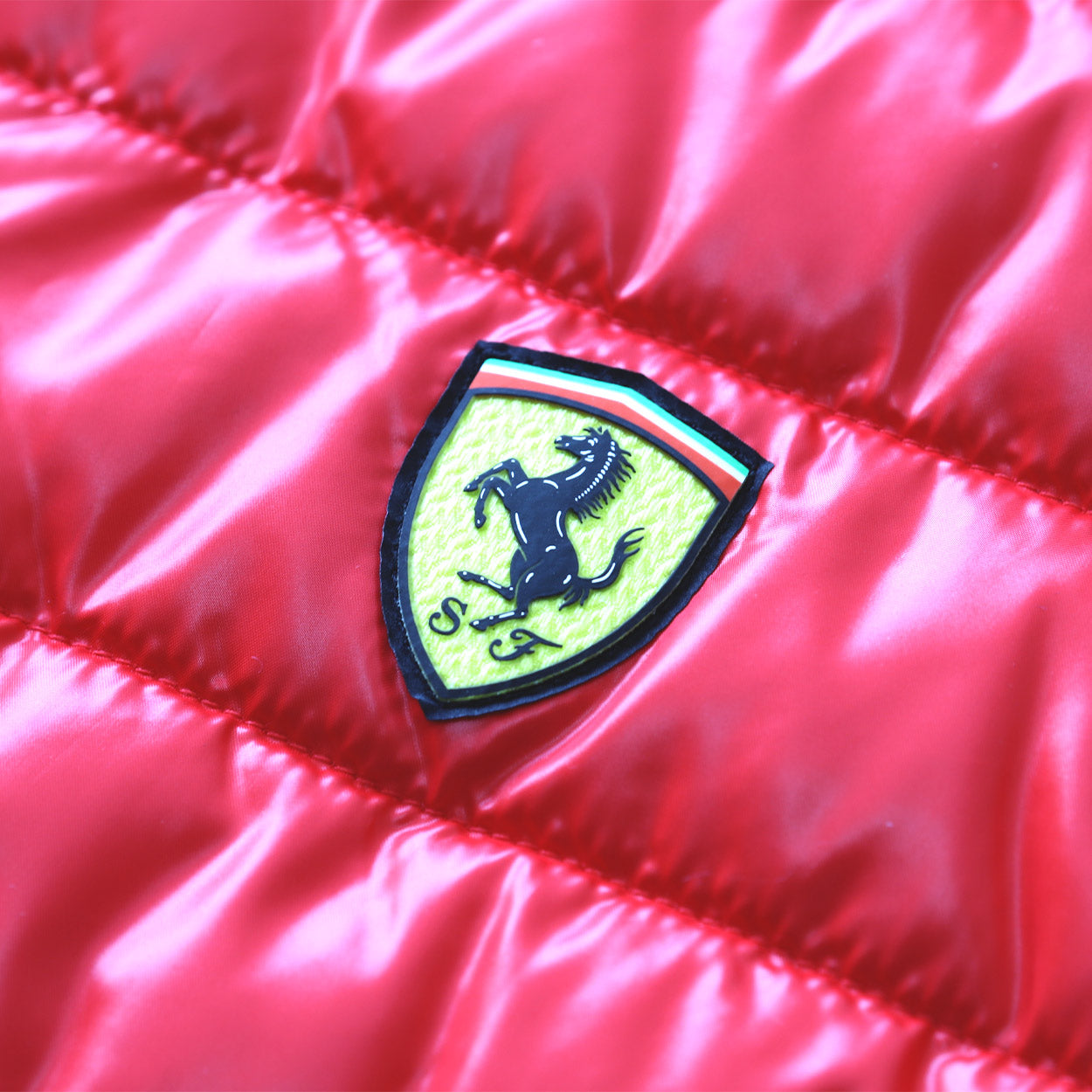 フェラーリ ダウンジャケット ベスト オフィシャル Scuderia Ferrari あたたかい M・L (あったか 暖かい スポーツ アウトドア サッカー) (在庫限り)