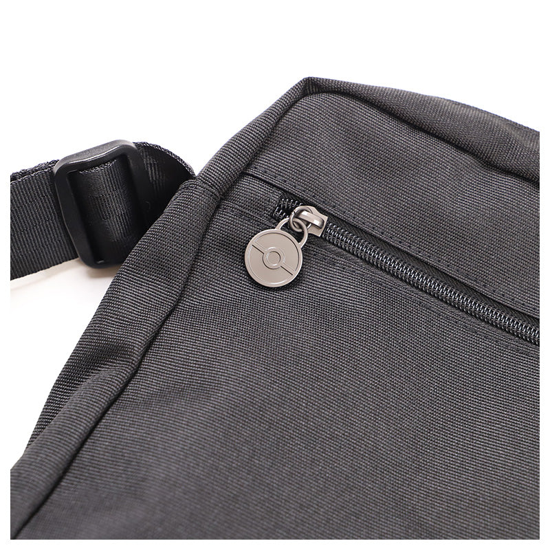 ショルダーバッグ ポケモン キッズ 子供 小学生 ピカチュウ ブラッキー 約18×22.5×7cm 斜めがけ バッグ ショルダーバック 男の子 女の子 シンプル 通園 通学 お出かけ 軽量 小さめ ミニショルダー 黒 調節可能