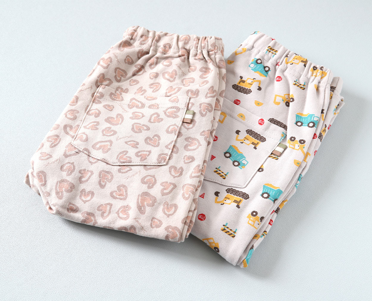 キッズ レギンスパンツ 長ズボン 裏毛 ストレッチ パンツ 子供 男の子 女の子 綿混 総柄 110～130cm 子ども 子供服 ボトムス コットン 柄 かわいい 可愛い 通園 通学 (在庫限り)