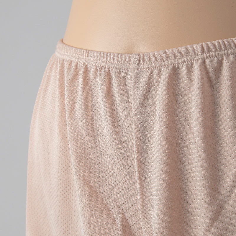 ペチパンツ 透け防止 5分丈 ハーフ丈 蒸れない メッシュ 通気性 スカートの下に重ねて安心 ブラック 黒 ベージュ サラサラ 透けない 股ずれ防止 ベタつかない スカート インナー ズボンの下 M L LL (在庫限り)